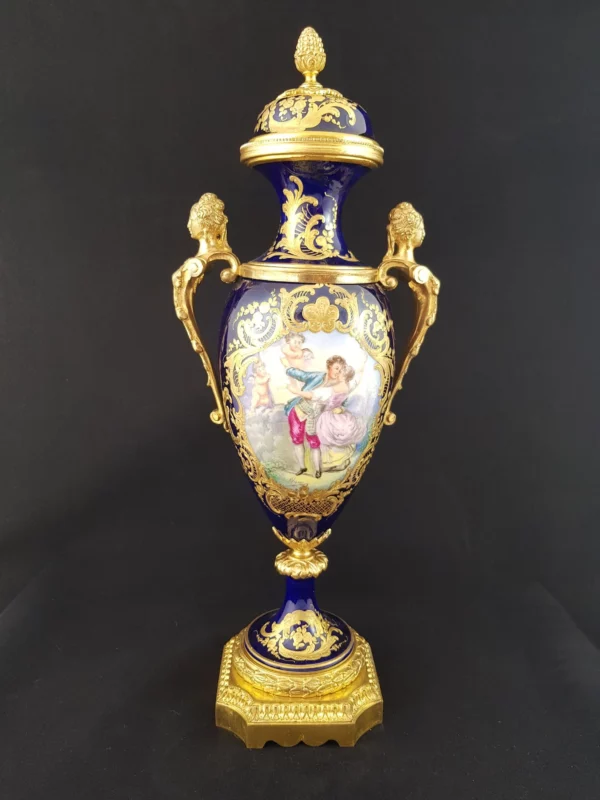 SÈVRES - Vase balustre