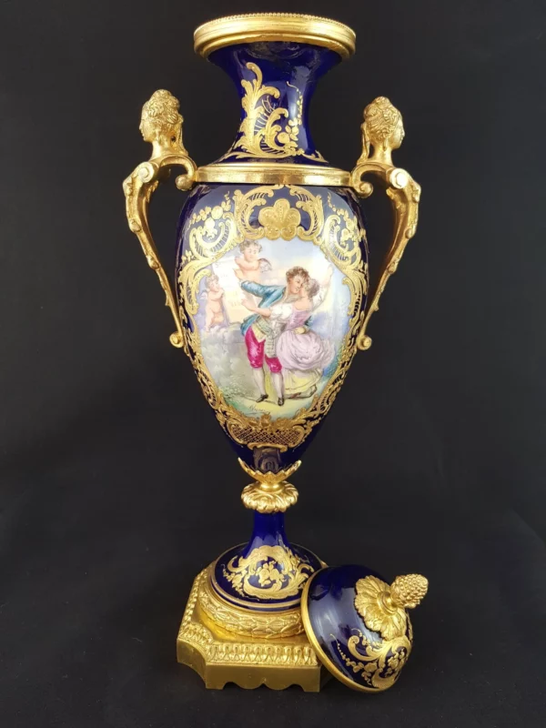 SÈVRES - Vase balustre – Image 2