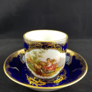 MEISSEN  - Tasse litron et sa soucoupe (vendu)