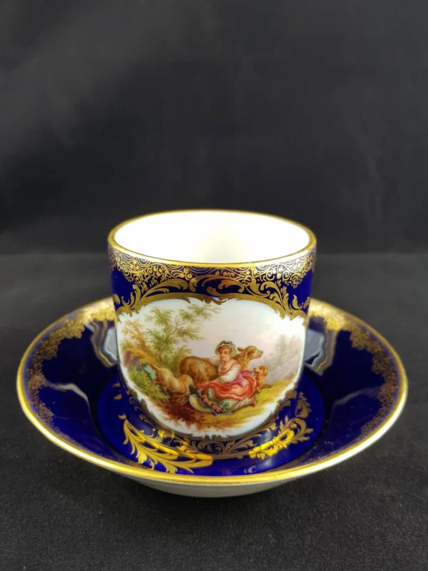 MEISSEN  - Tasse litron et sa soucoupe (vendu)