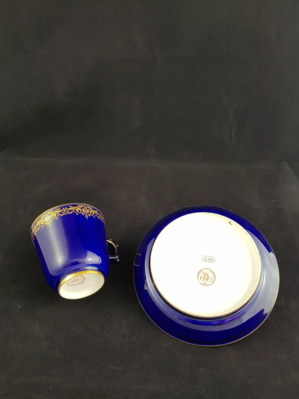 SÈVRES - Tasse en porcelaine (Vendu) – Image 4