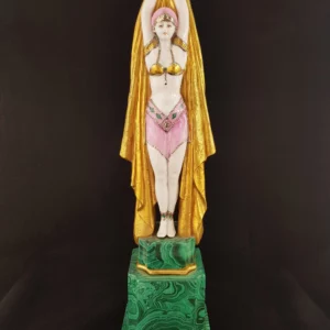 Statuette en porcelaine représentant Antinéa