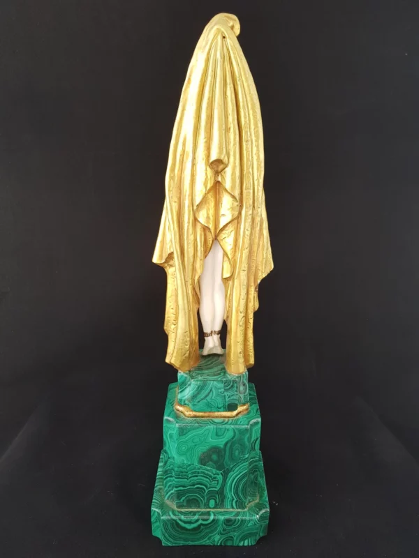 Statuette en porcelaine représentant Antinéa – Image 4