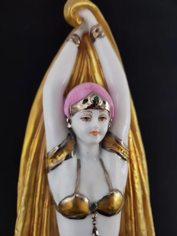 Statuette en porcelaine représentant Antinéa – Image 2