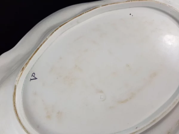 VEUVE PERRIN - Grand plat en faïence – Image 6
