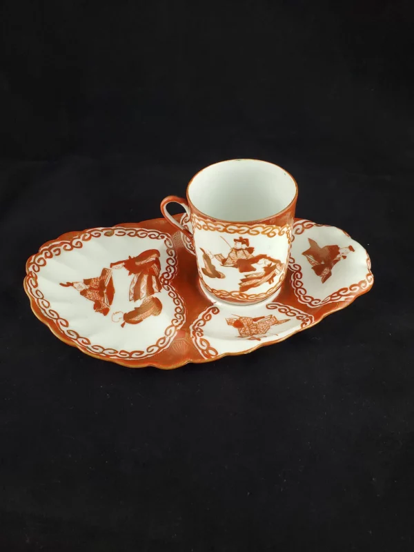 JAPON - Tasse et sa sous tasse en porcelaine