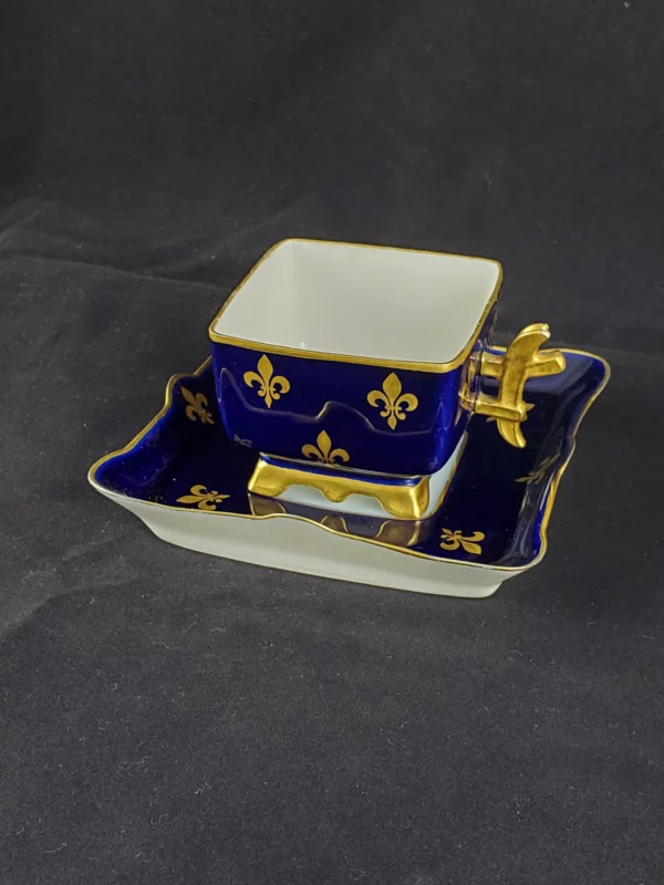 LIMOGES, Jean POUYAT - tasse en porcelaine (Vendu)