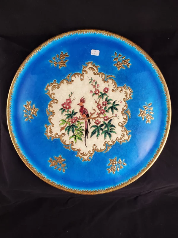 LONGWY - PLat en faïence à fond bleu