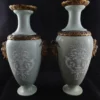 Paire de vases balustre en porcelaine – Image 2