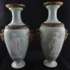 Paire de vases balustre en porcelaine