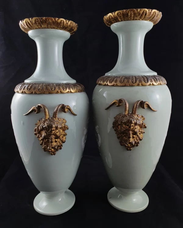 Paire de vases balustre en porcelaine – Image 3