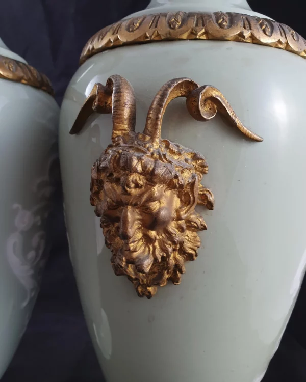 Paire de vases balustre en porcelaine – Image 4