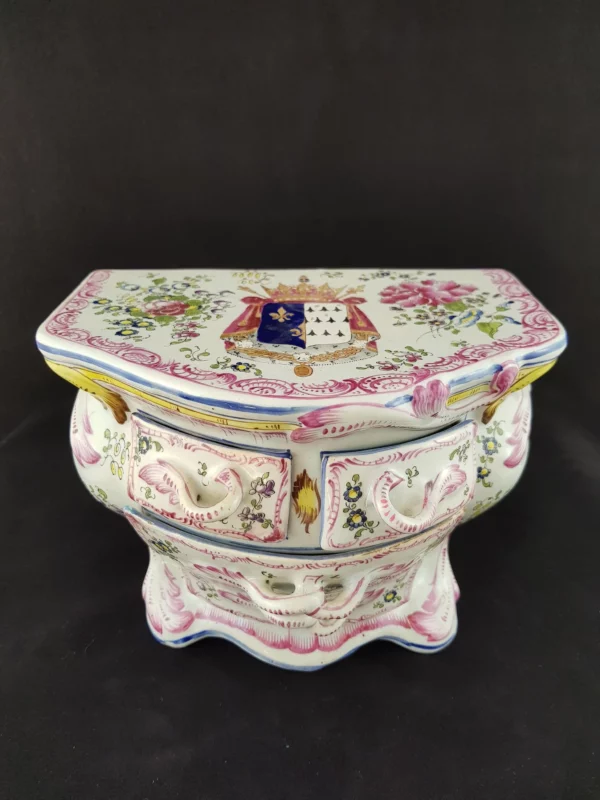 Paul HANNONG - Commode en faïence