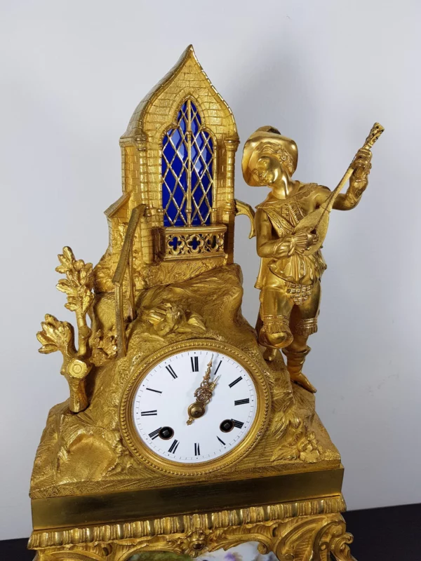 PENDULE dorée sous son globe – Image 2
