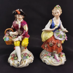 SITZENDORF - Jeune couple en porcelaine fine