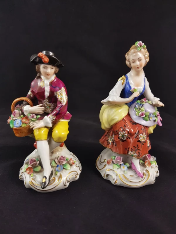SITZENDORF - Jeune couple en porcelaine fine