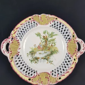 ASSIETTE  ajourée en faïence de Marseille, marquée VP