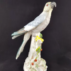 BOURDOIS et BLOCH - Perroquet bleu en porcelaine