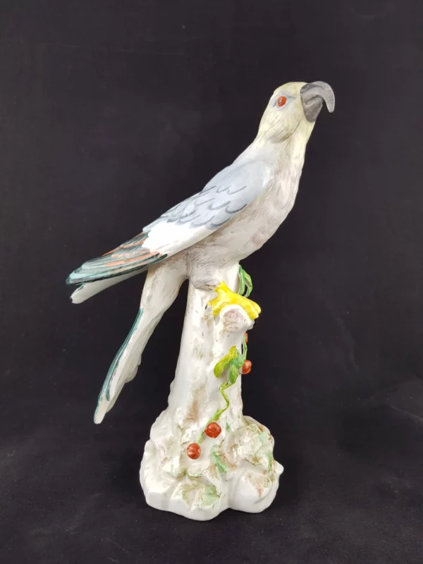 BOURDOIS et BLOCH - Perroquet bleu en porcelaine