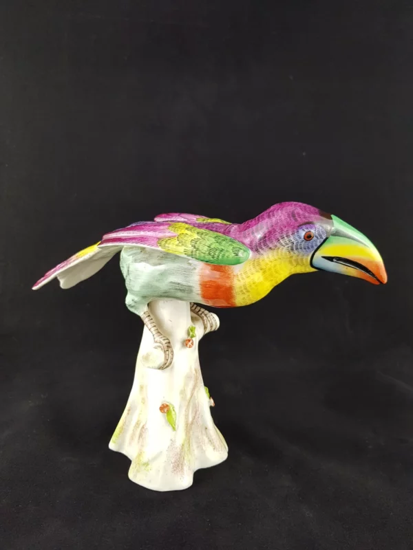 BOURDOIS et BLOCH  - Toucan en porcelaine – Image 2