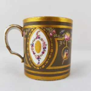 SÈVRES - Tasse litron en porcelaine