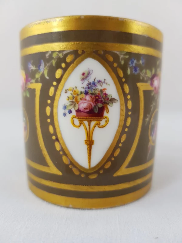 SÈVRES - Tasse litron en porcelaine – Image 5