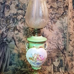 LAMPE À PETROLE en porcelaine verte