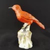 LOCRÉ - Oiseau en porcelaine corail – Image 2