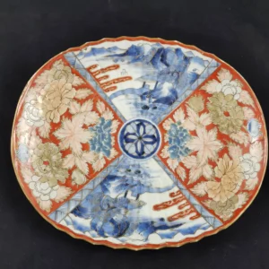 IMARI - Assiette en porcelaine, époque Edo, période Qianlong (1736-1795)