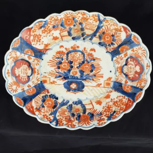 IMARI - Plat Ovale en porcelaine au décor floral traditionnel