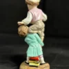 ALLEMAGNE - Statuette en porcelaine, enfants jouant ensemble – Image 2