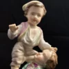 ALLEMAGNE - Statuette en porcelaine, enfants jouant ensemble – Image 4