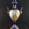 SÈVRES - Vase couvert balustre