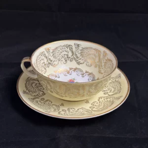 LIMOGES  - Grande tasse à thé au décor doré et floral