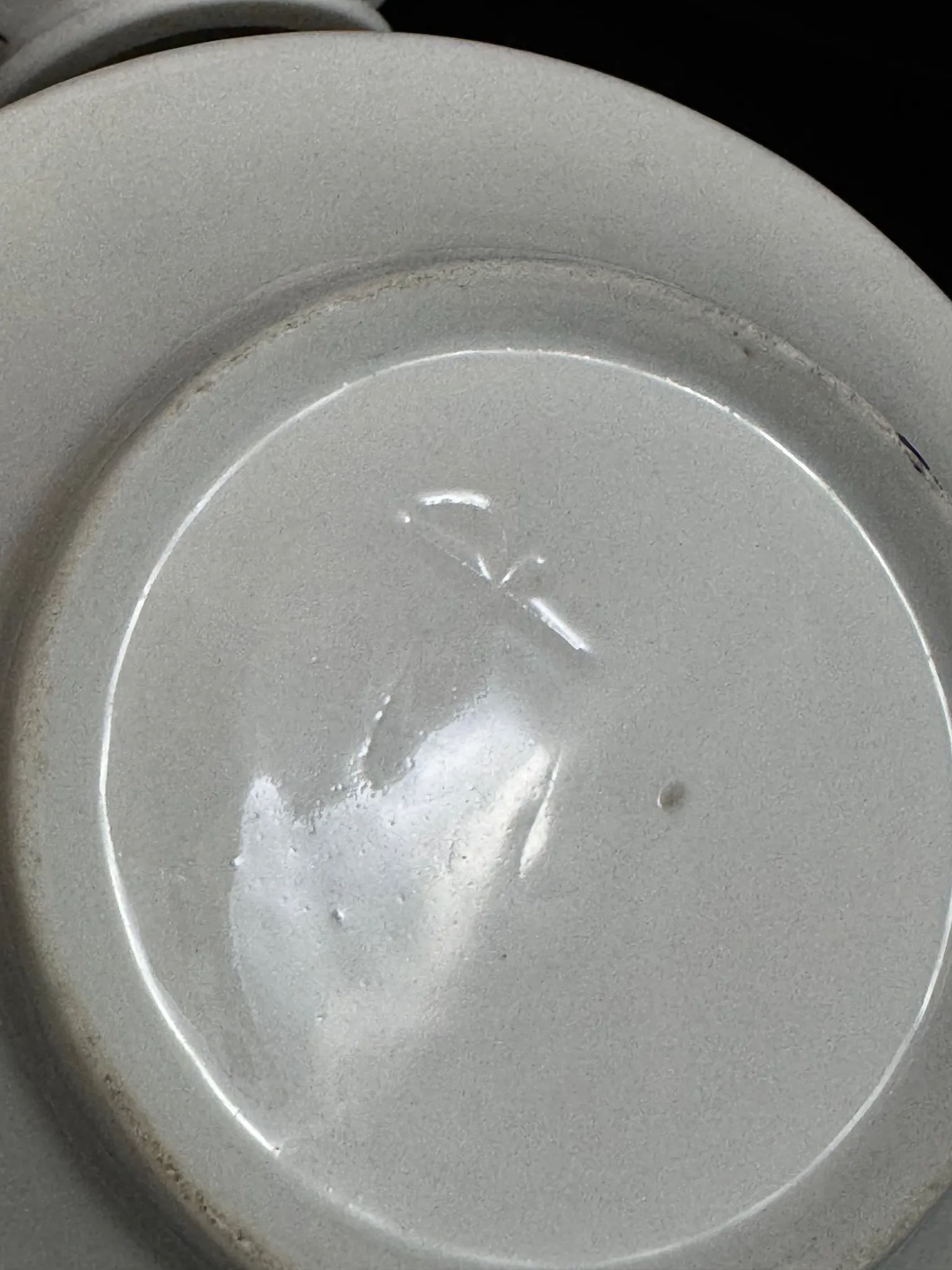 PARIS - Tasse et soucoupe en porcelaine blanche et dorée – Image 5