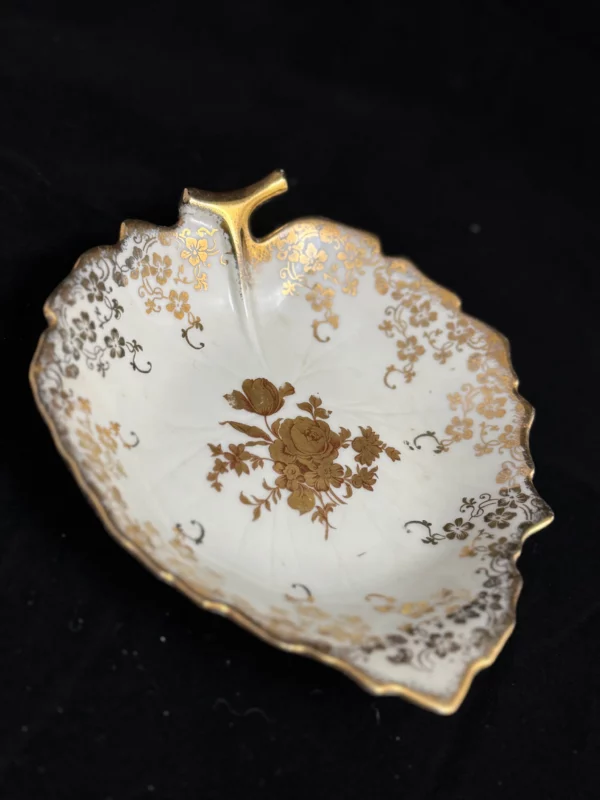 LIMOGES - Coupe en porcelaine aux motifs dorés – Image 2