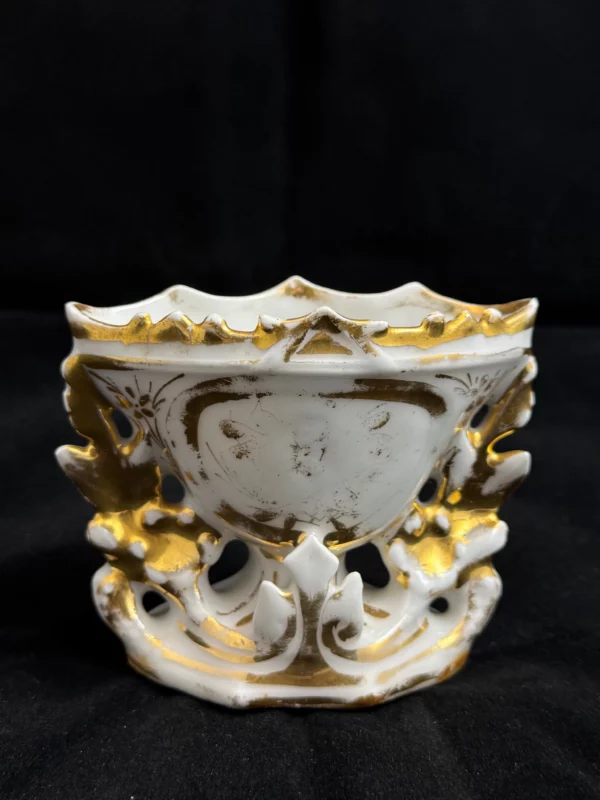 Lot de 3 Coupes de Mariée en Porcelaine – Style Rococo, Dorures et Motifs Floraux – Image 3
