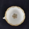 MEISSEN - Tasse en porcelaine, décor floral et dorure sur fond lilas – Image 2