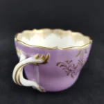 MEISSEN - Tasse en porcelaine, décor floral et dorure sur fond lilas – Image 4