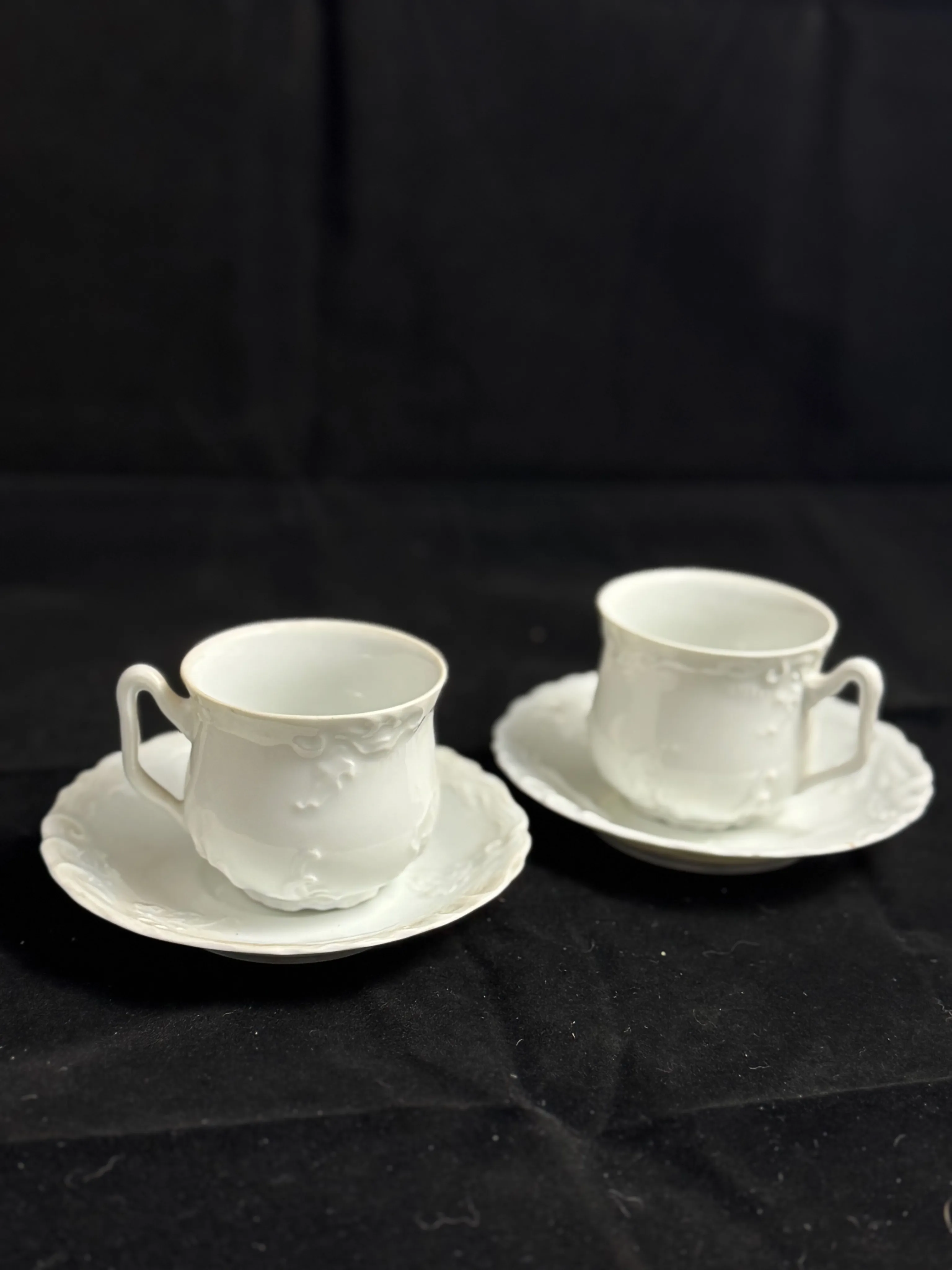 LIMOGES - charmante paire de tasse modèle "Nivial"