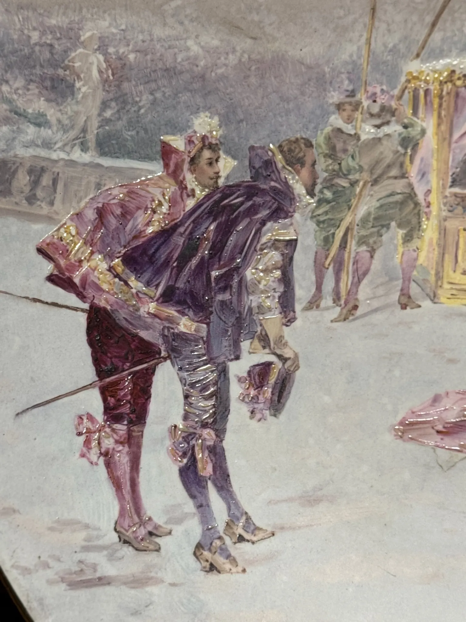 PARIS - Paire d'Assiettes Murales Signées, Scènes Galantes de Cour à la Renaissance – Image 10