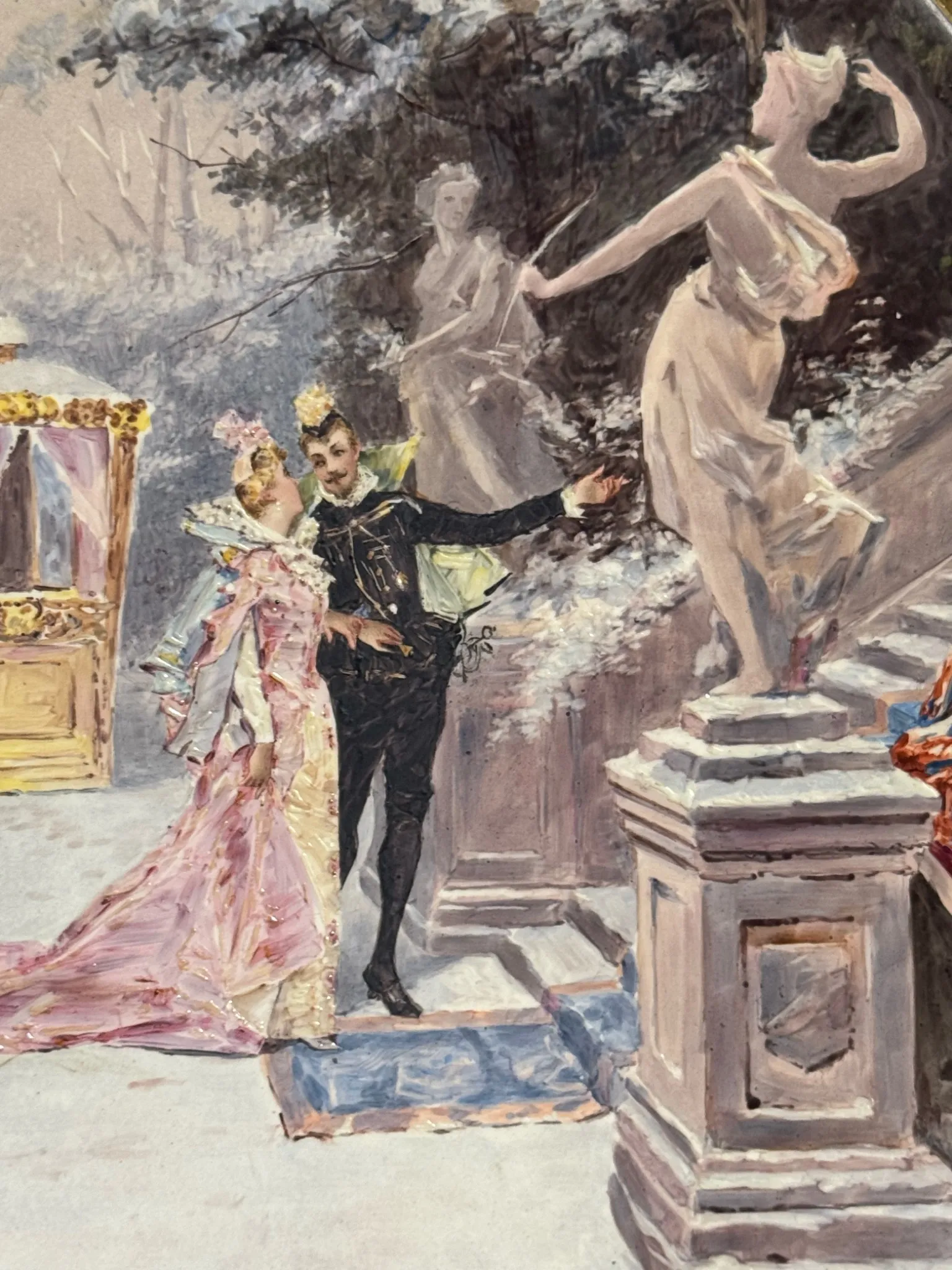 PARIS - Paire d'Assiettes Murales Signées, Scènes Galantes de Cour à la Renaissance – Image 11