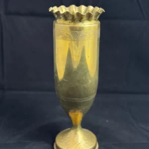 Art de tranchée - Vase obus en laiton gravé