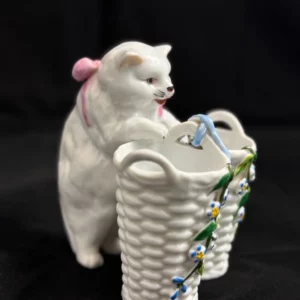 Porte-plantes en porcelaine représentant un chat blanc
