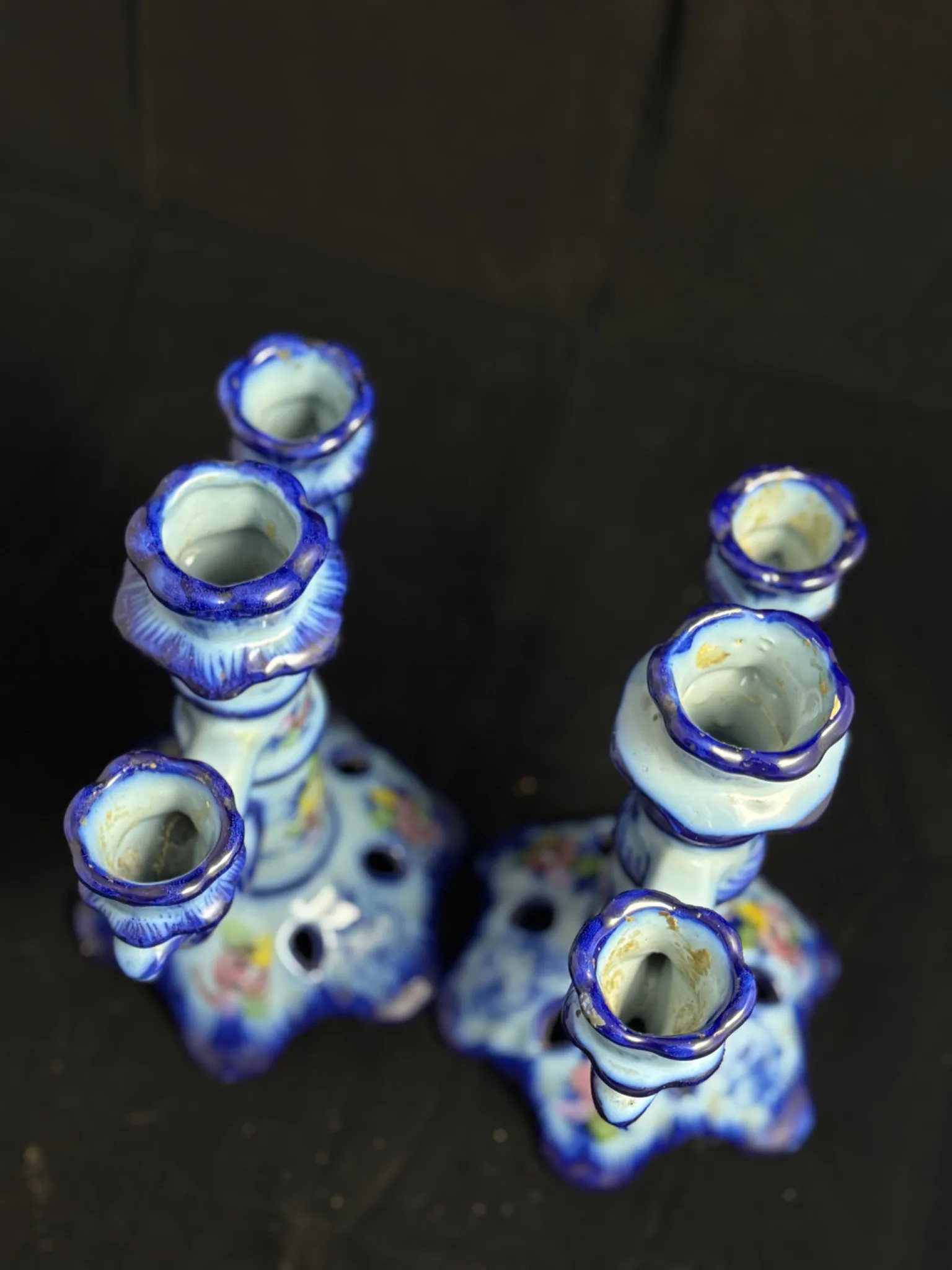 PORTUGAL - Paire de candélabres en faïence – Image 3