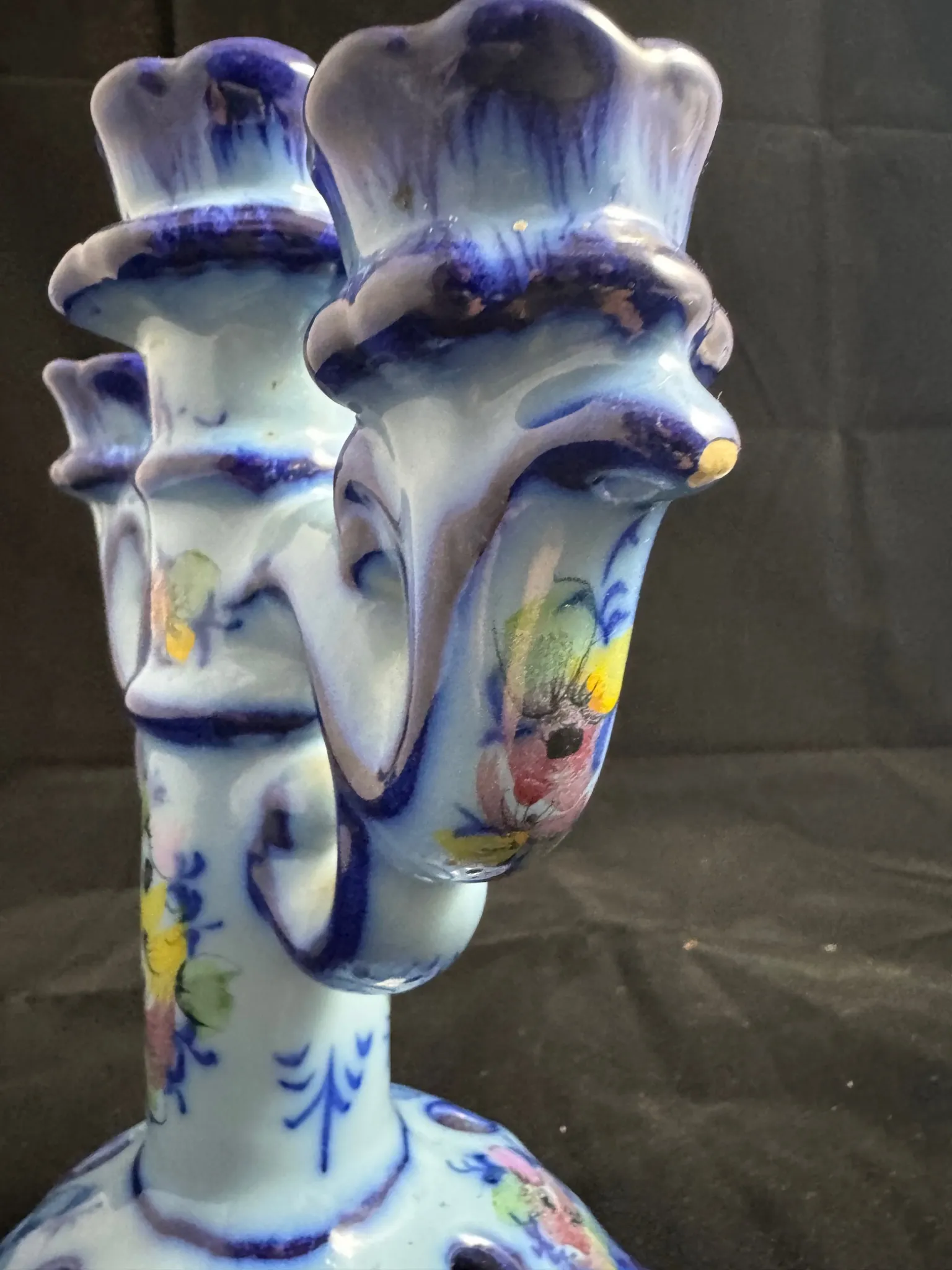 PORTUGAL - Paire de candélabres en faïence – Image 7