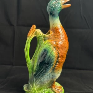 SAINT CLÉMENT, FRANCE - Pichet Canard en Barbotine